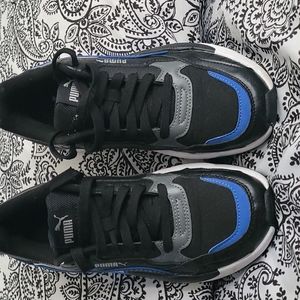Like NEW Puma Nightfall sneakers